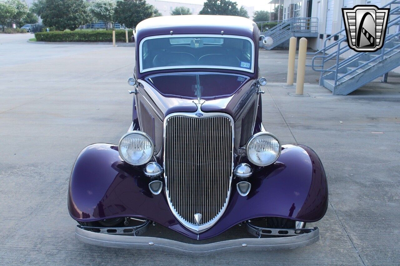 Ford-Tudor-Sedan-1933-6