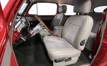 Ford-Tudor-super-deluxe-sedan-1946-custom-1