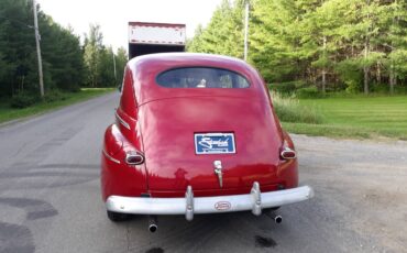 Ford-Tudor-super-deluxe-sedan-1946-custom-3