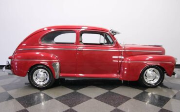 Ford-Tudor-super-deluxe-sedan-1946-custom