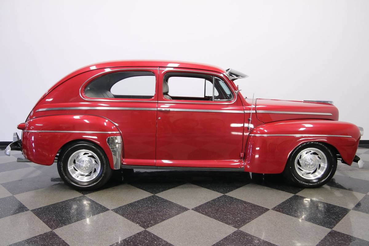 Ford Tudor super deluxe sedan  1946 custom