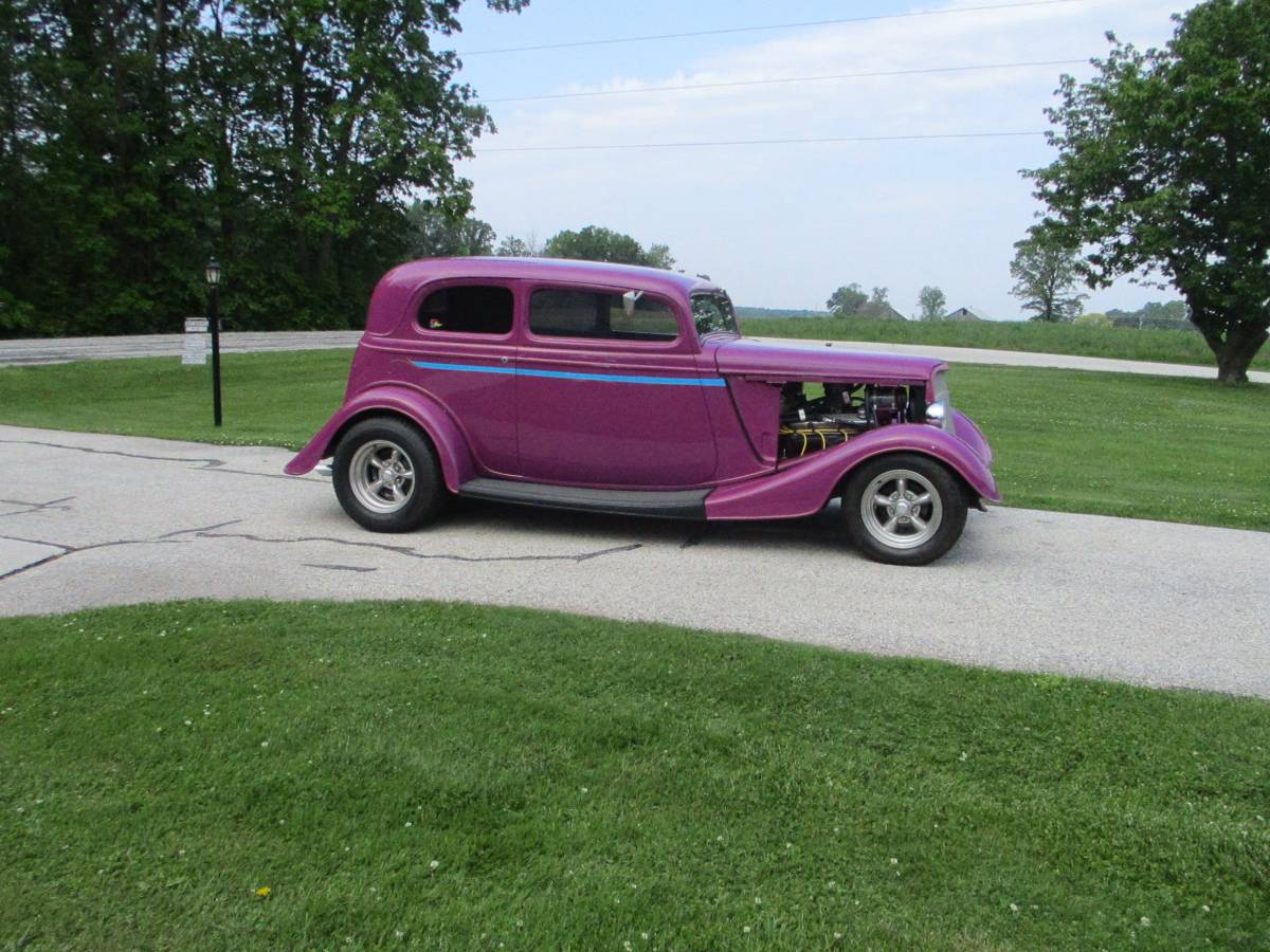 Ford Vicki  1933 purple