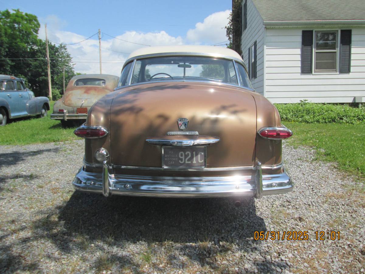 Ford-Victoria-1951-3