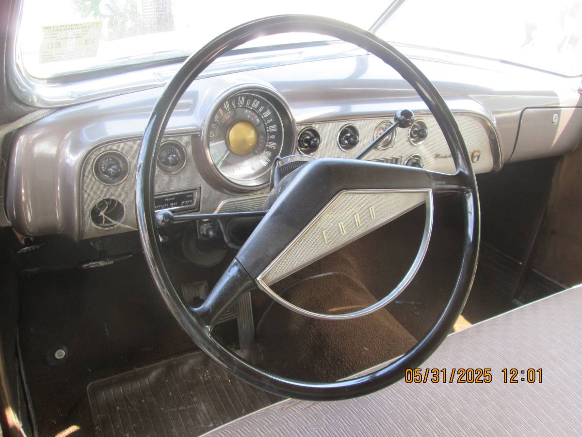 Ford-Victoria-1951-4