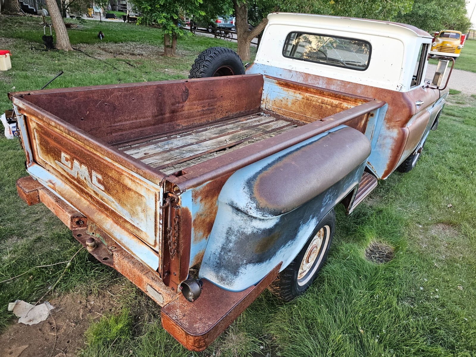 GMC-12-Ton-Pickup-1962-Farm-Truck-11