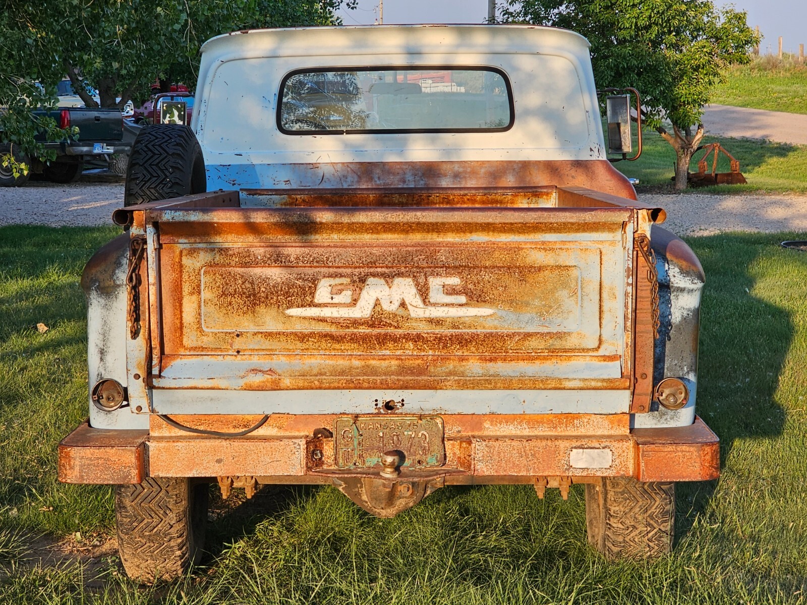 GMC-12-Ton-Pickup-1962-Farm-Truck-8