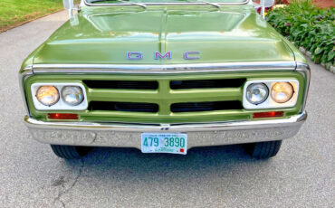 GMC-2500-1970-Standard-Cab-Pickup-1