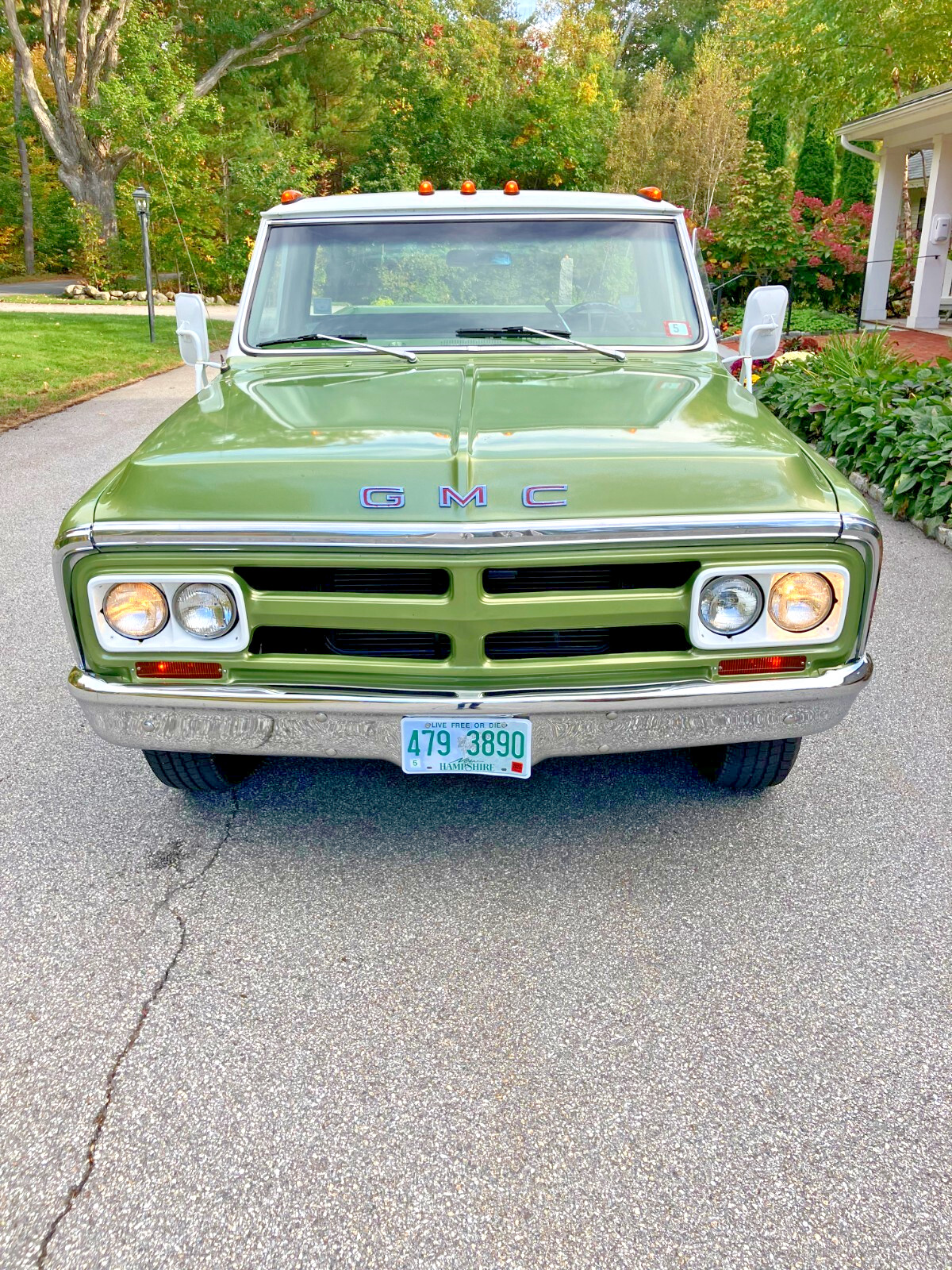 GMC-2500-1970-Standard-Cab-Pickup-1