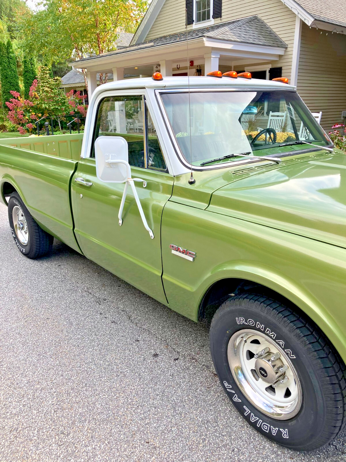 GMC-2500-1970-Standard-Cab-Pickup-3