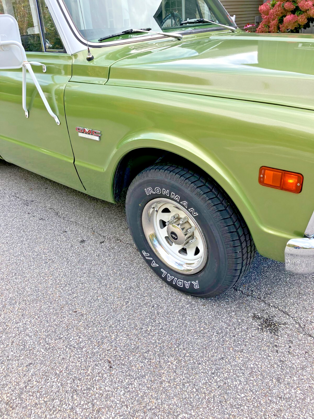 GMC-2500-1970-Standard-Cab-Pickup-4