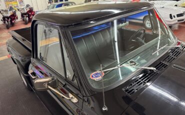GMC-C-15-1969-Pick-up-11