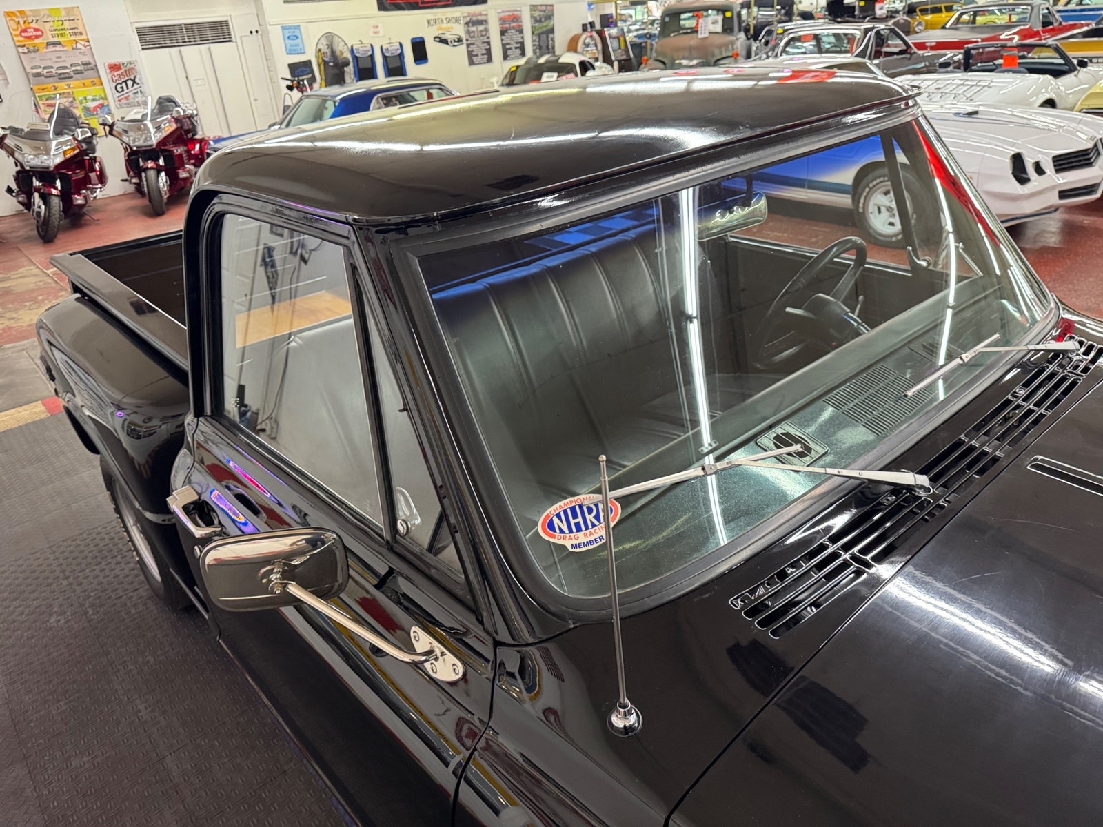 GMC-C-15-1969-Pick-up-11