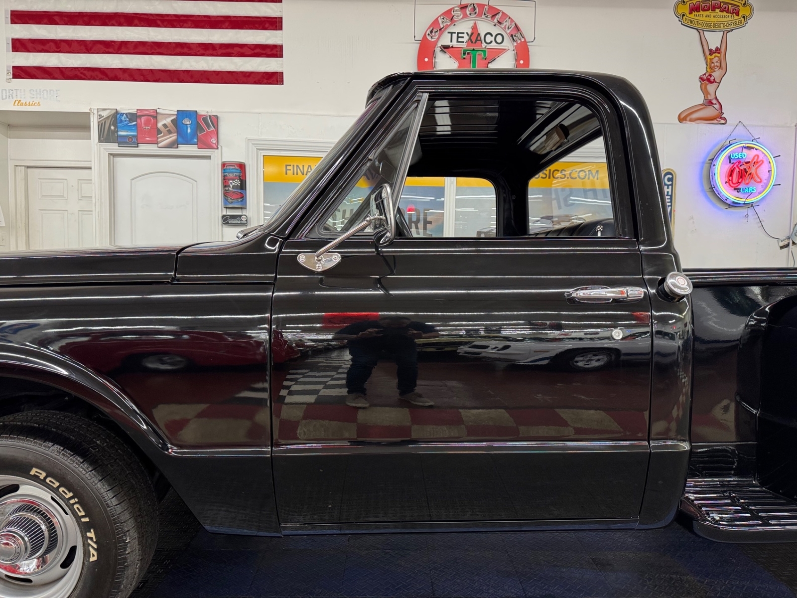 GMC-C-15-1969-Pick-up-22