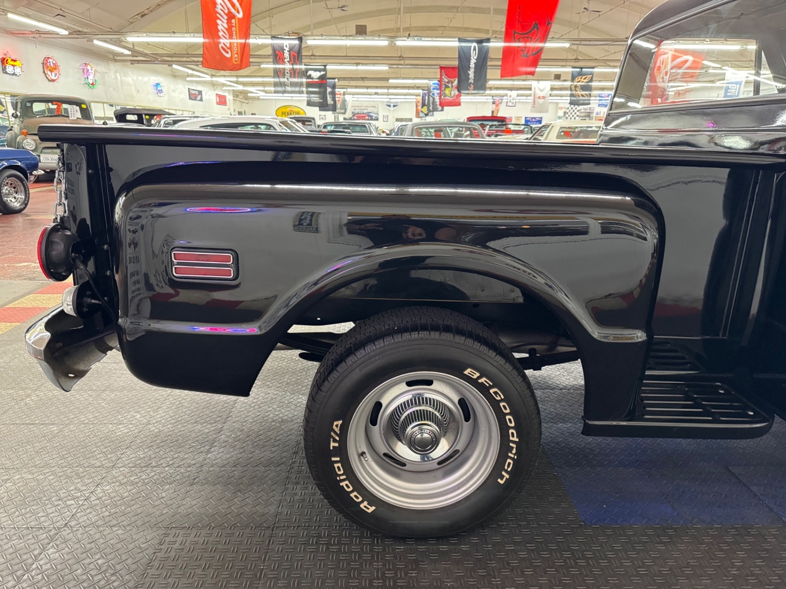 GMC-C-15-1969-Pick-up-28