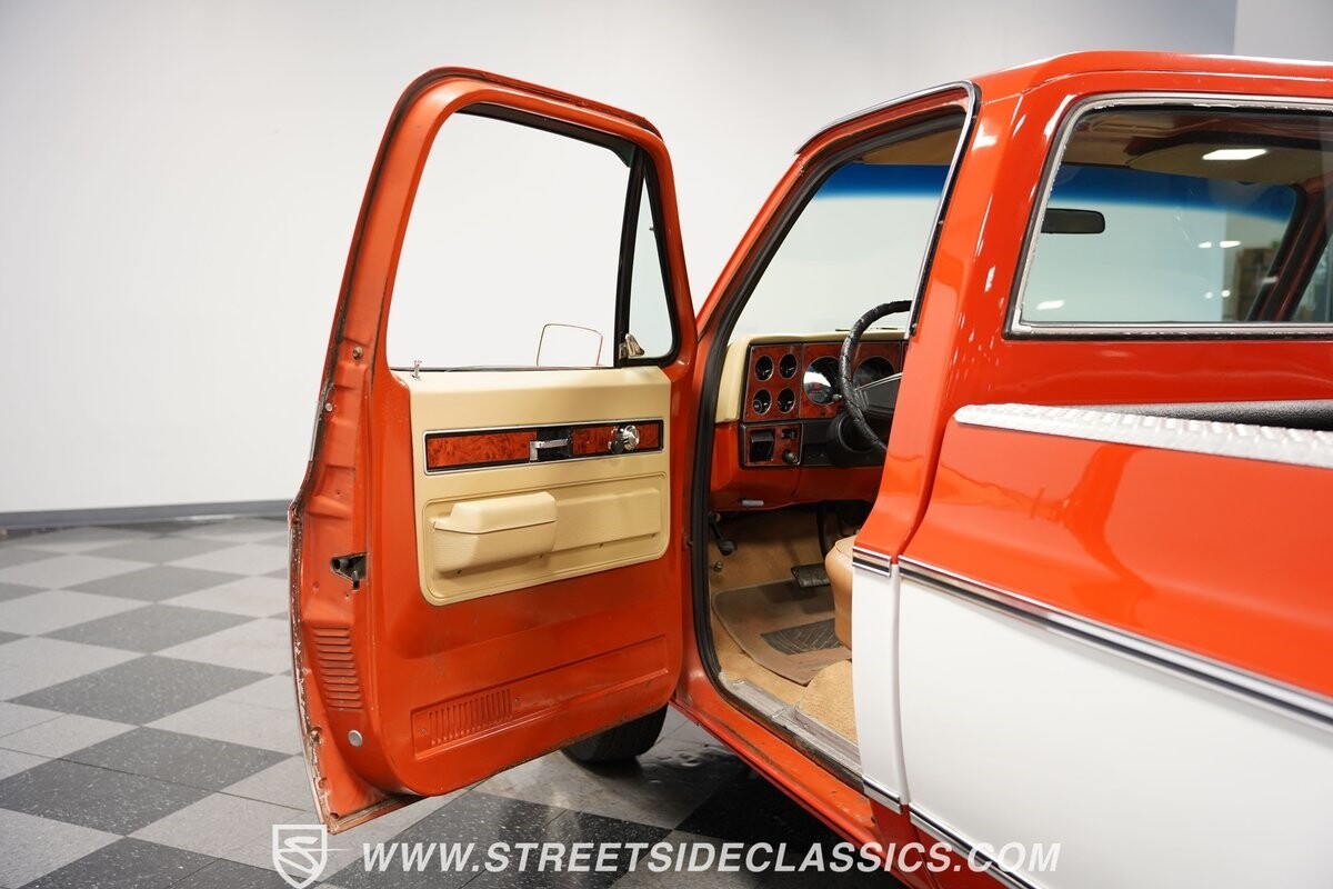 GMC-C25-1975-Pickup-Truck-36