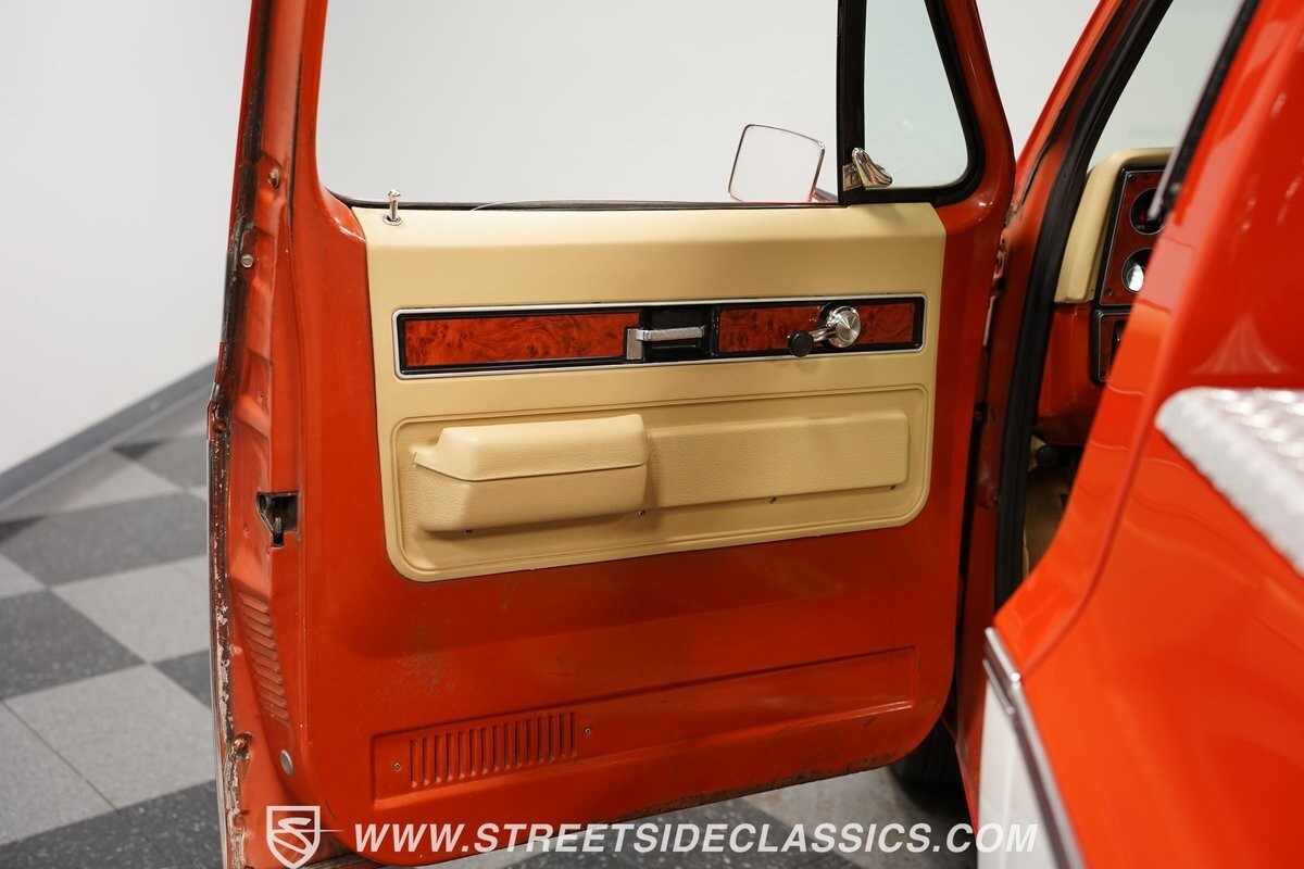 GMC-C25-1975-Pickup-Truck-37