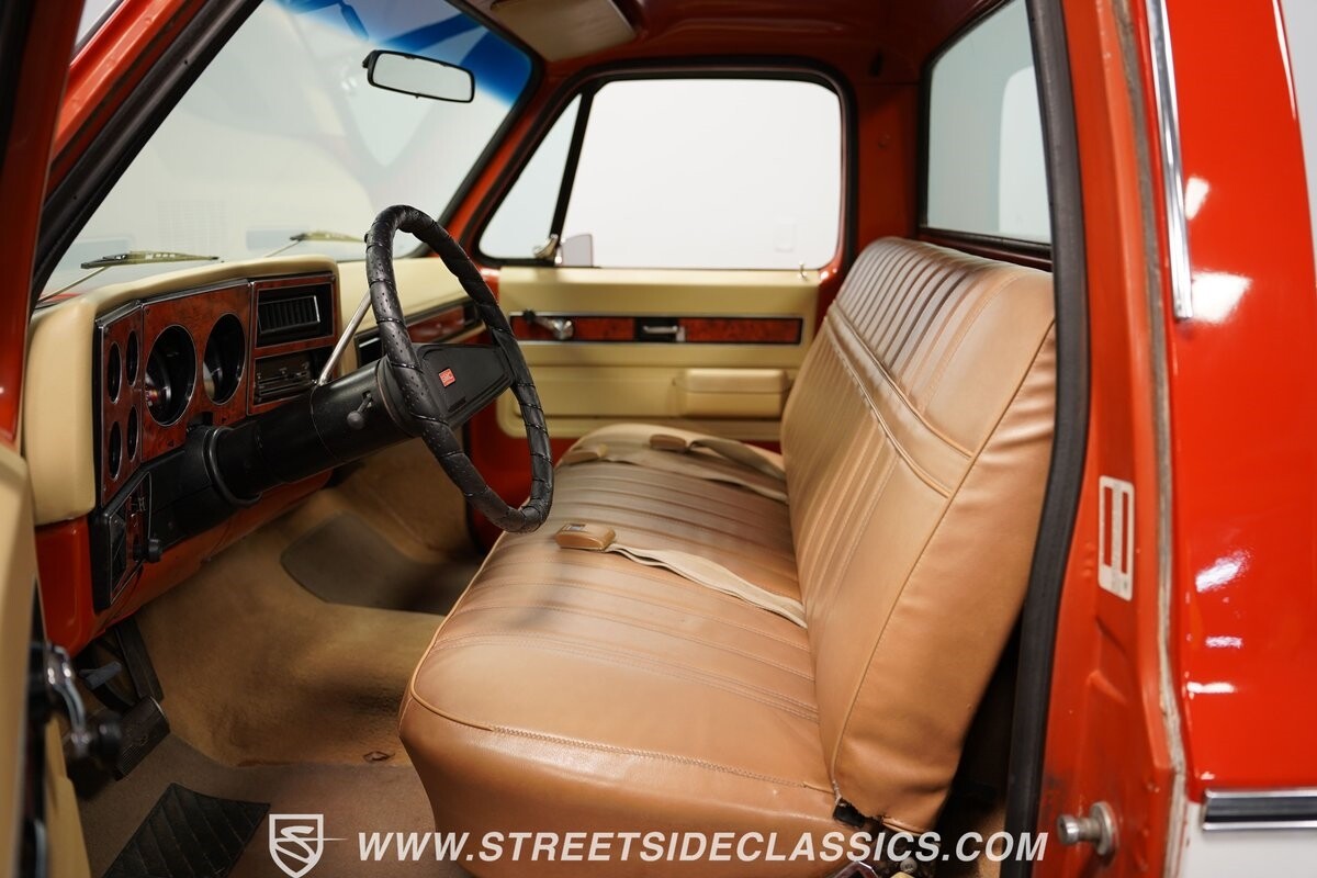 GMC-C25-1975-Pickup-Truck-38