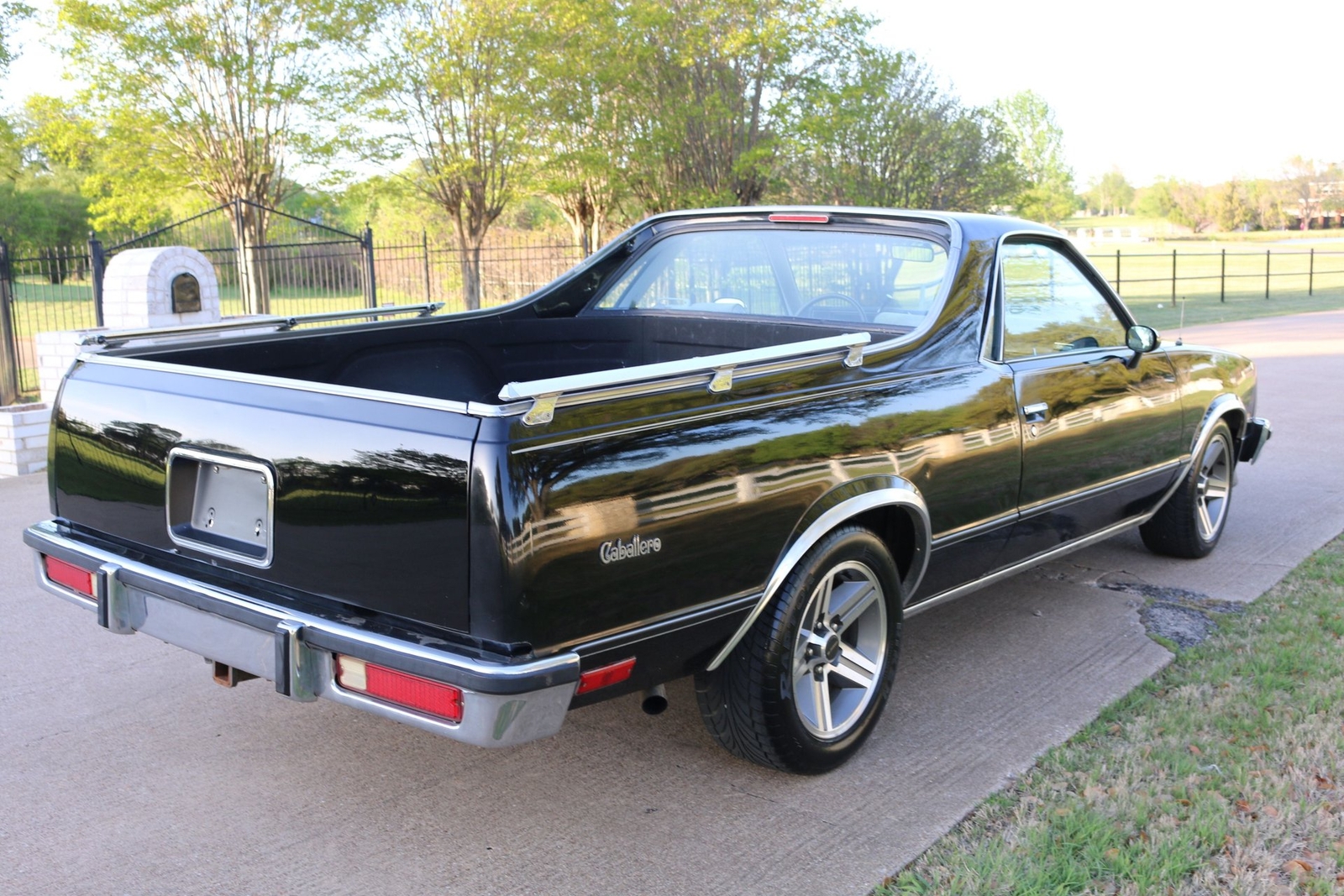 GMC-Caballero-1984-1