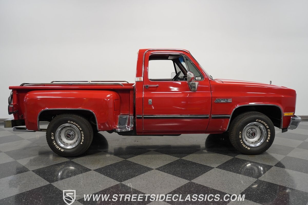 GMC-R1500-1987-Pickup-Truck-12