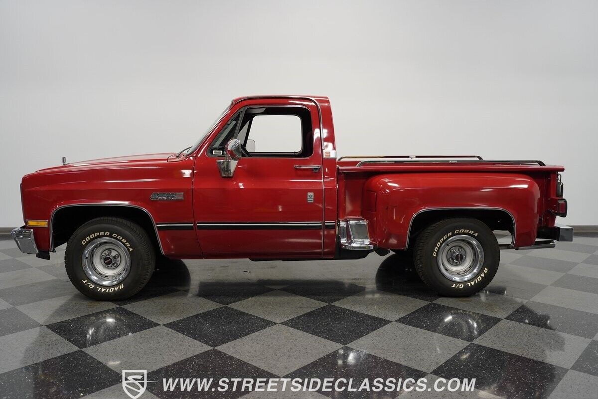 GMC-R1500-1987-Pickup-Truck-2