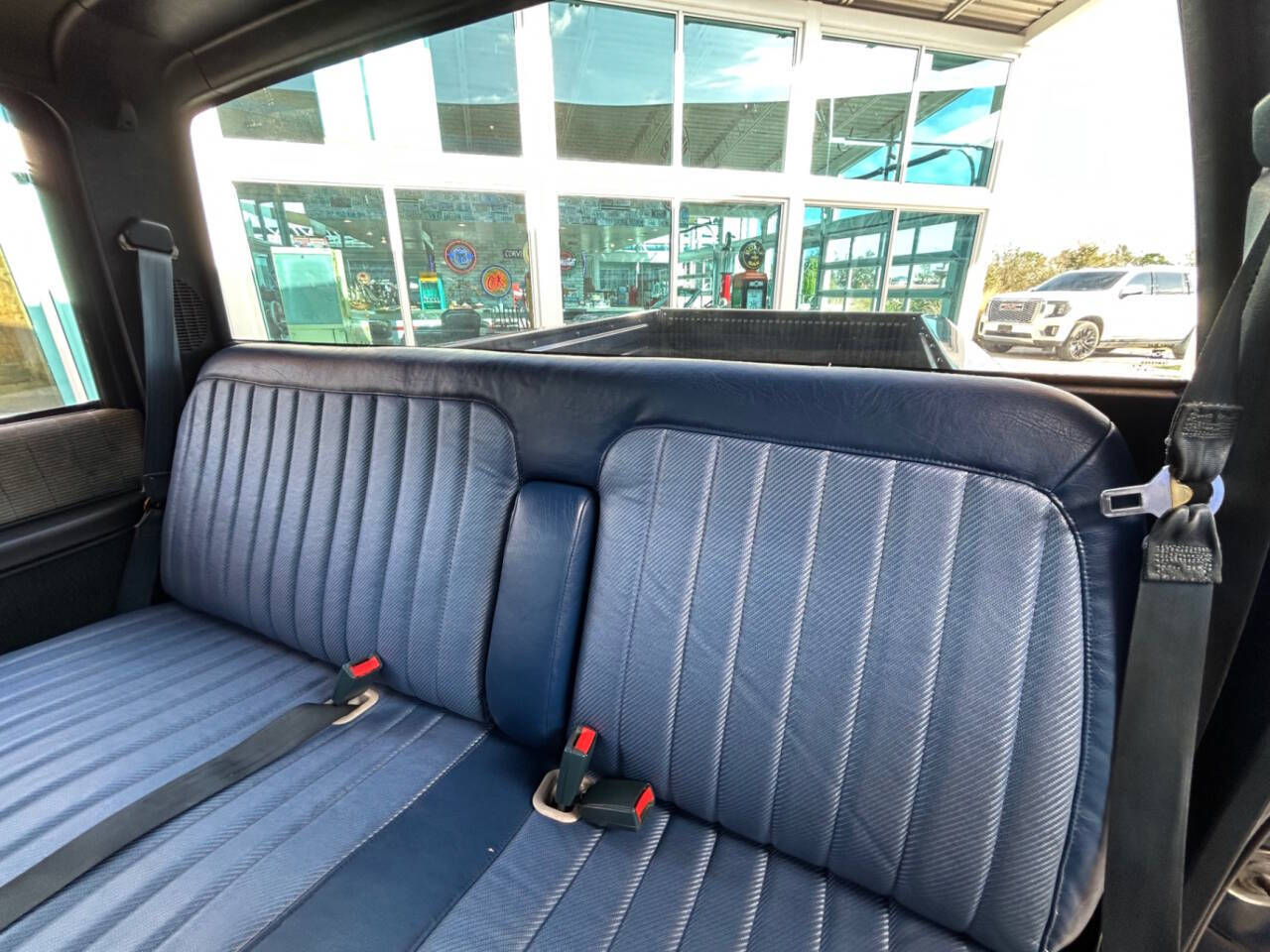 GMC-Sierra-1500-1992-Pickup-Truck-13
