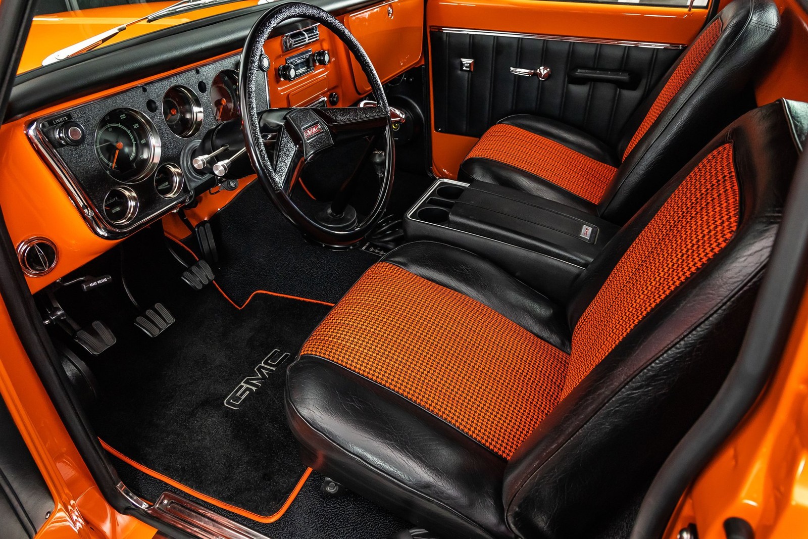 GMC-Sierra-3500-1967-Pickup-Truck-2