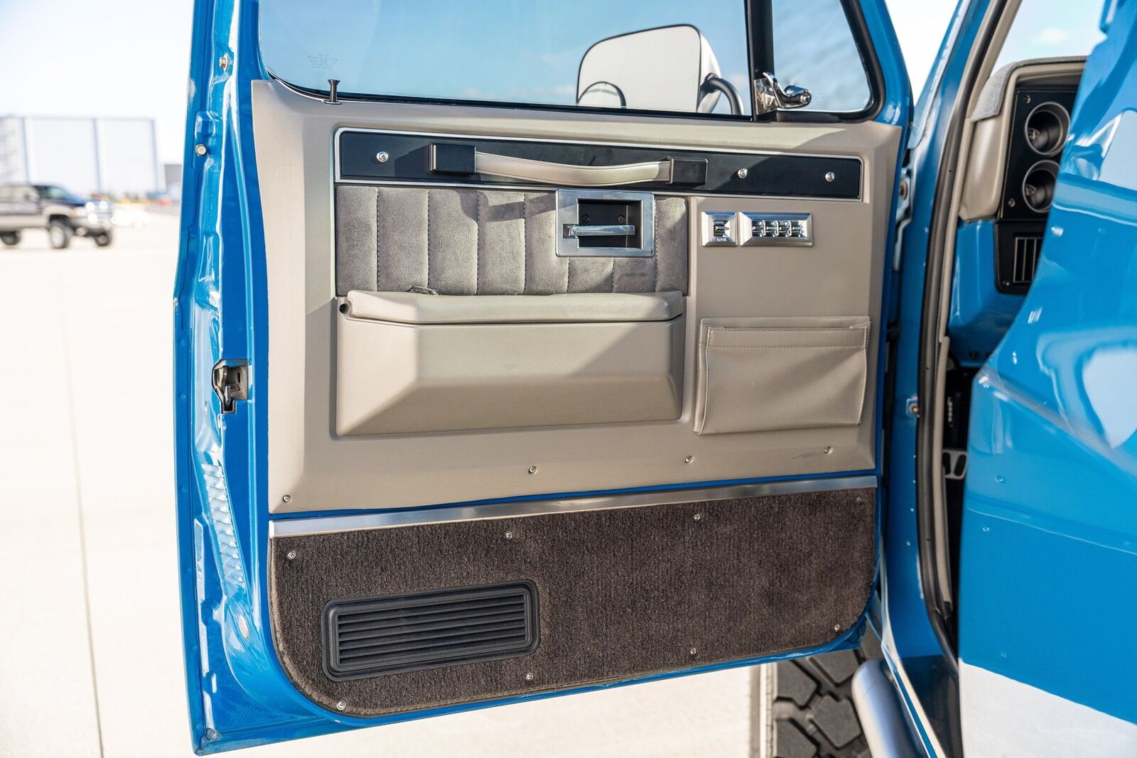 GMC-Sierra-3500-1989-Pickup-Truck-25