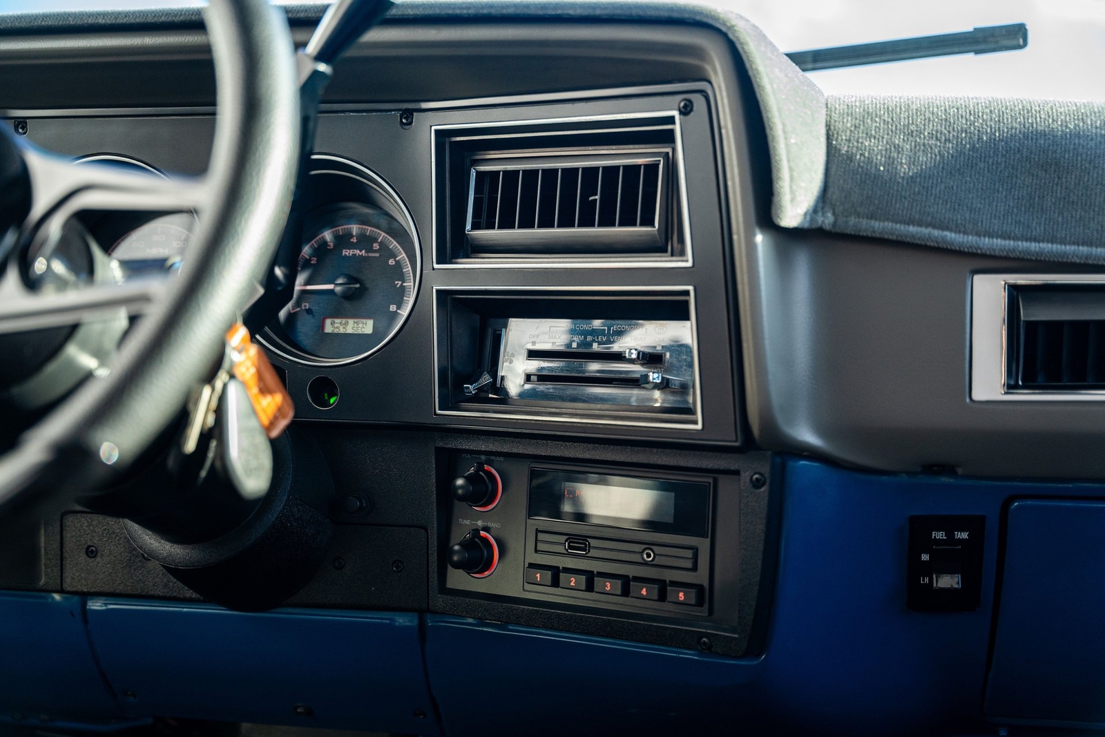 GMC-Sierra-3500-1989-Pickup-Truck-38