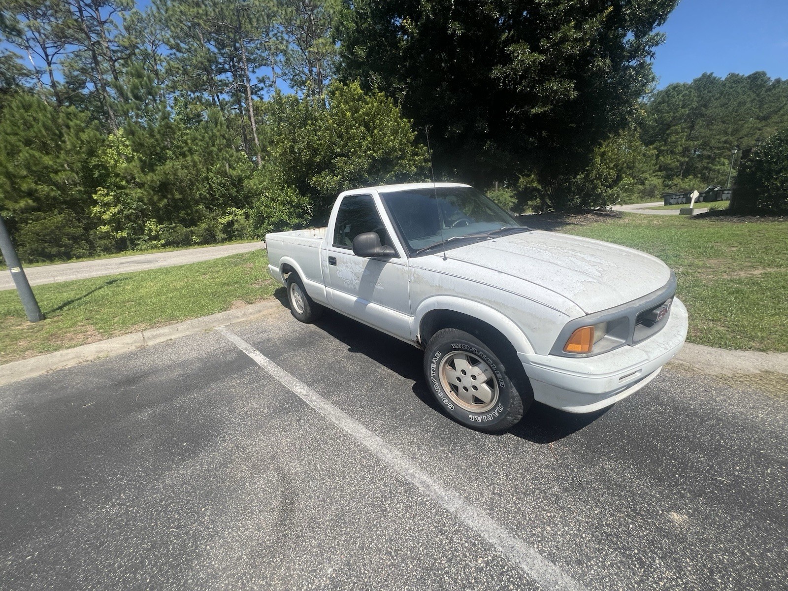 GMC-Sonoma-1995-Standard-Cab-Pickup-1