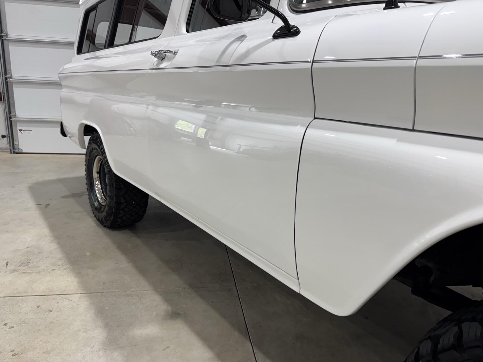 GMC-Suburban-1961-11