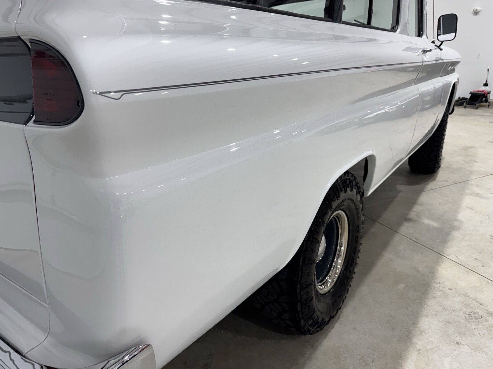 GMC-Suburban-1961-16