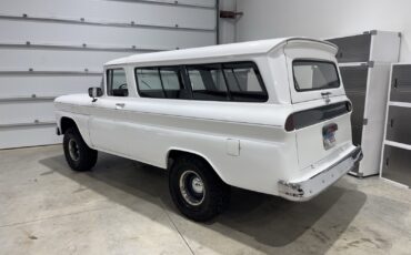 GMC-Suburban-1961-2