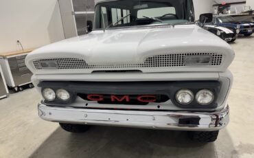 GMC-Suburban-1961-5