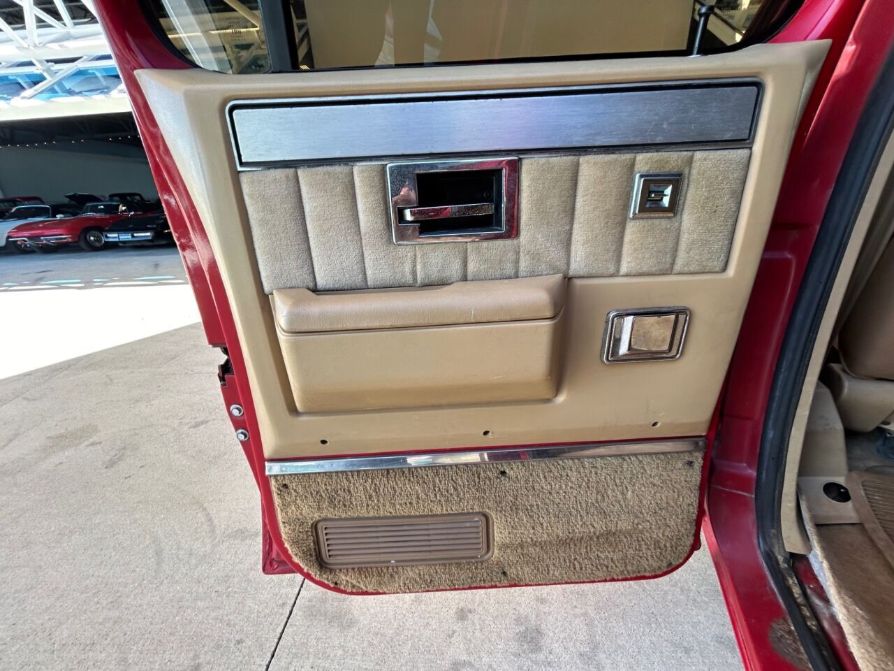 GMC-Suburban-1986-SUV-15