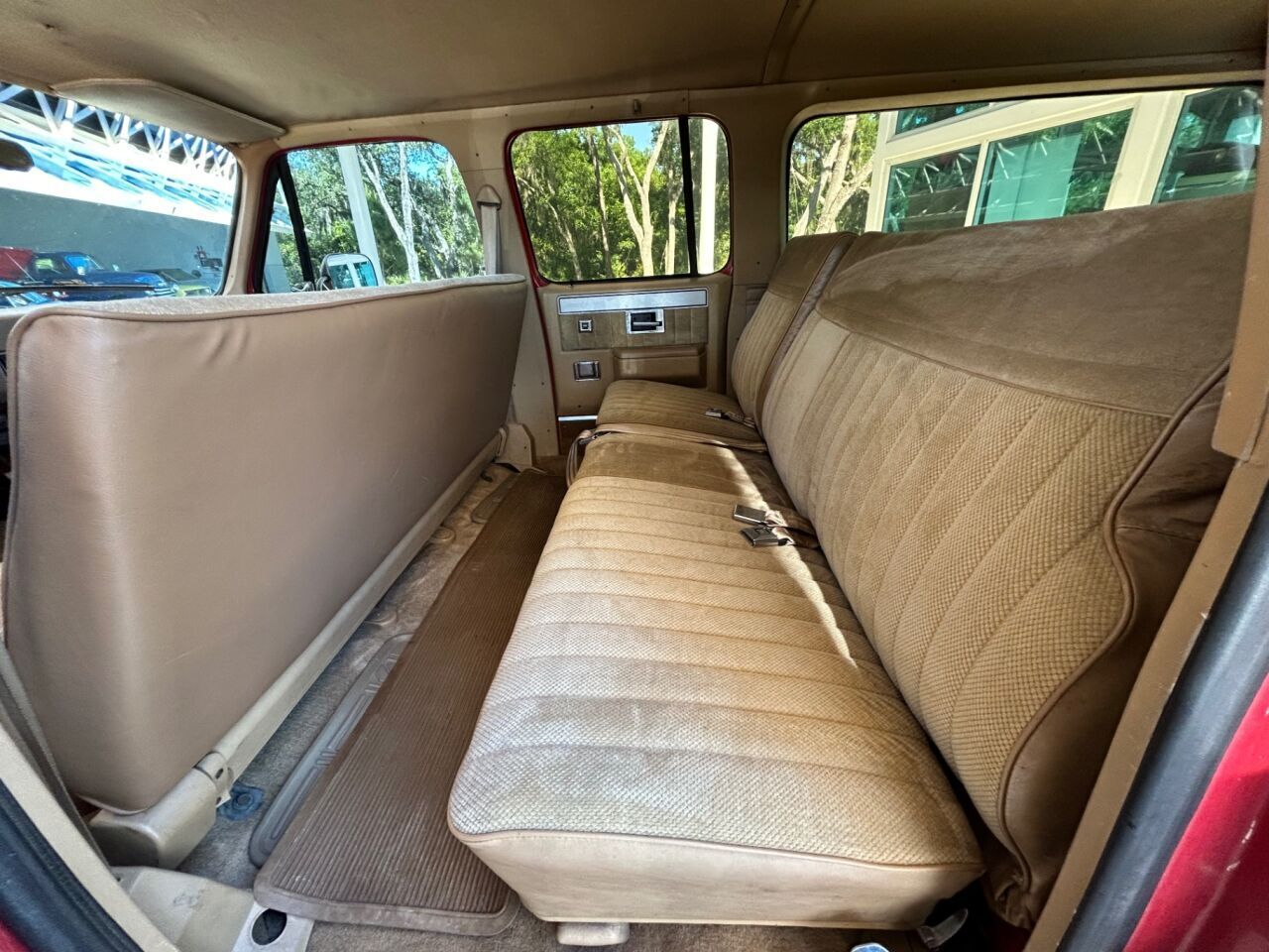 GMC-Suburban-1986-SUV-16