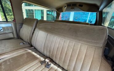 GMC-Suburban-1986-SUV-17