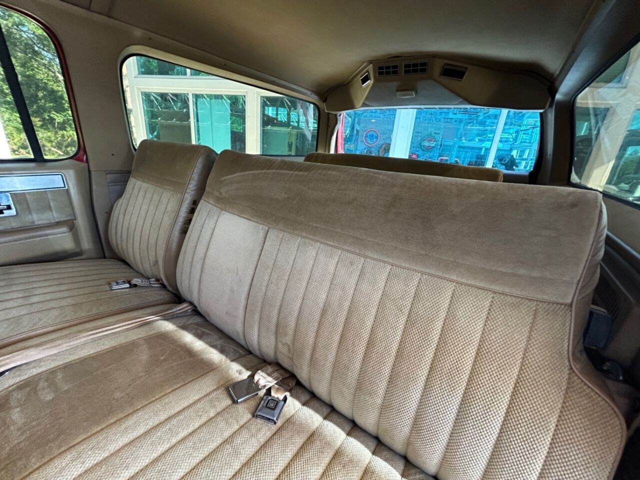 GMC-Suburban-1986-SUV-17