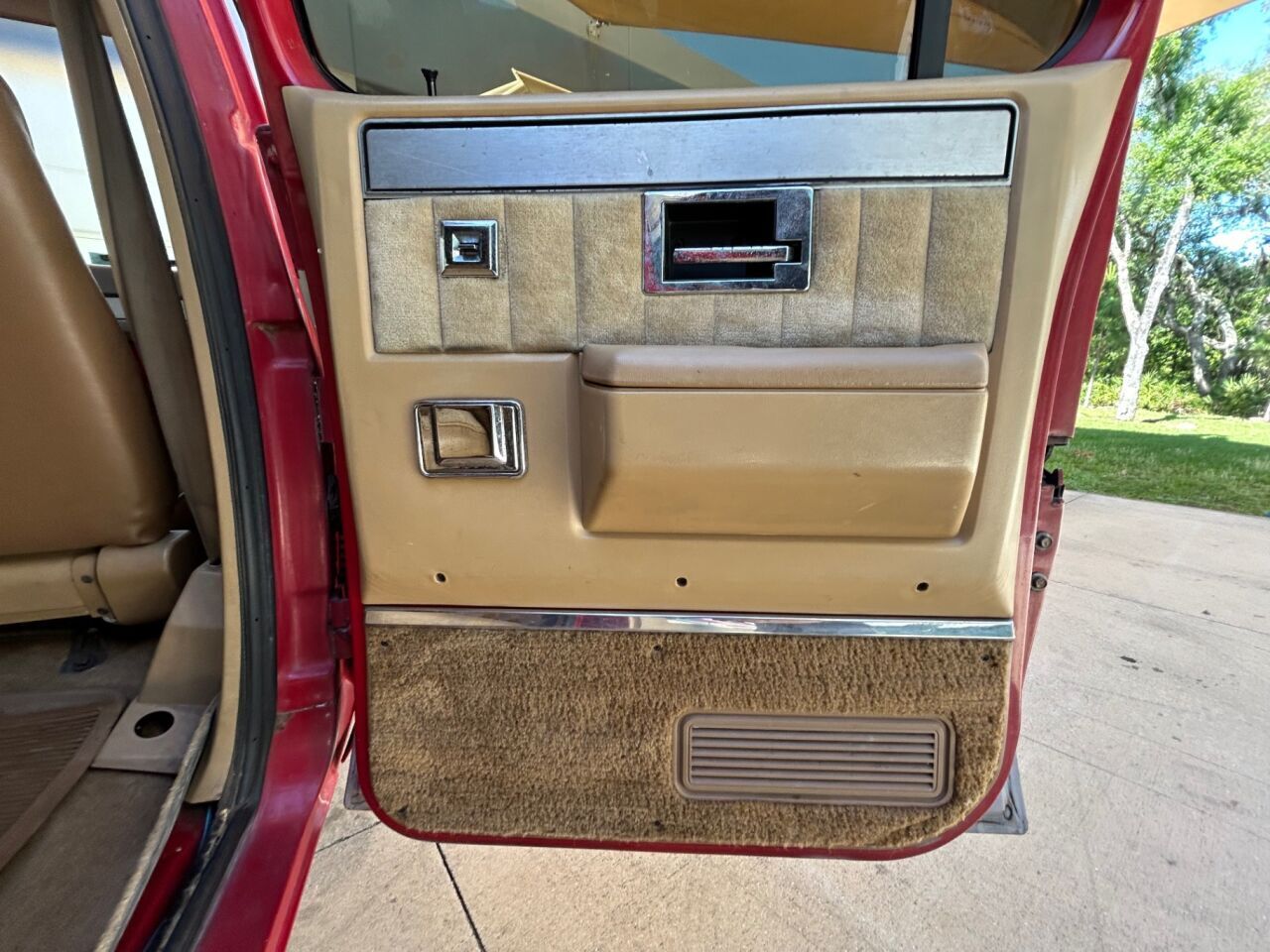 GMC-Suburban-1986-SUV-21