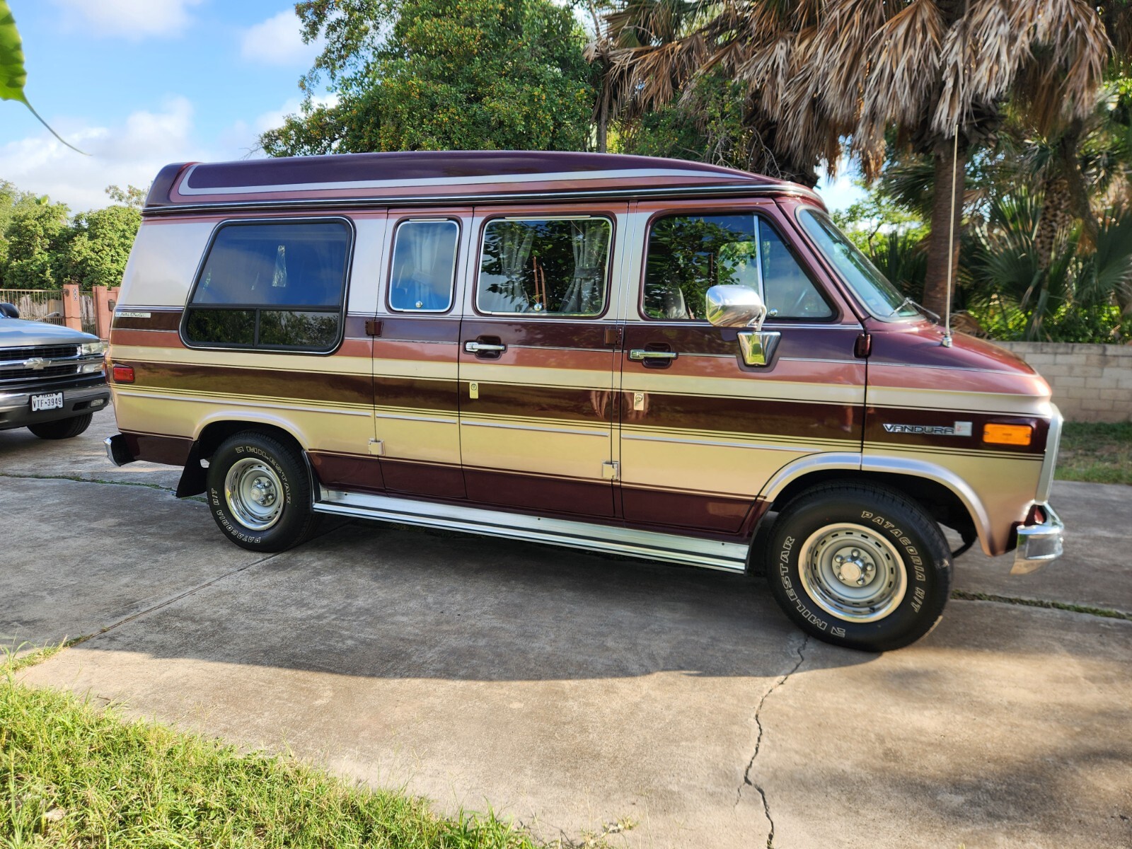 GMC-Vandura-1990-VAN-1