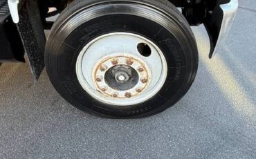 Gmc-C7-7000-medium-duty-medium-conventional-104-dies-1994-white-15