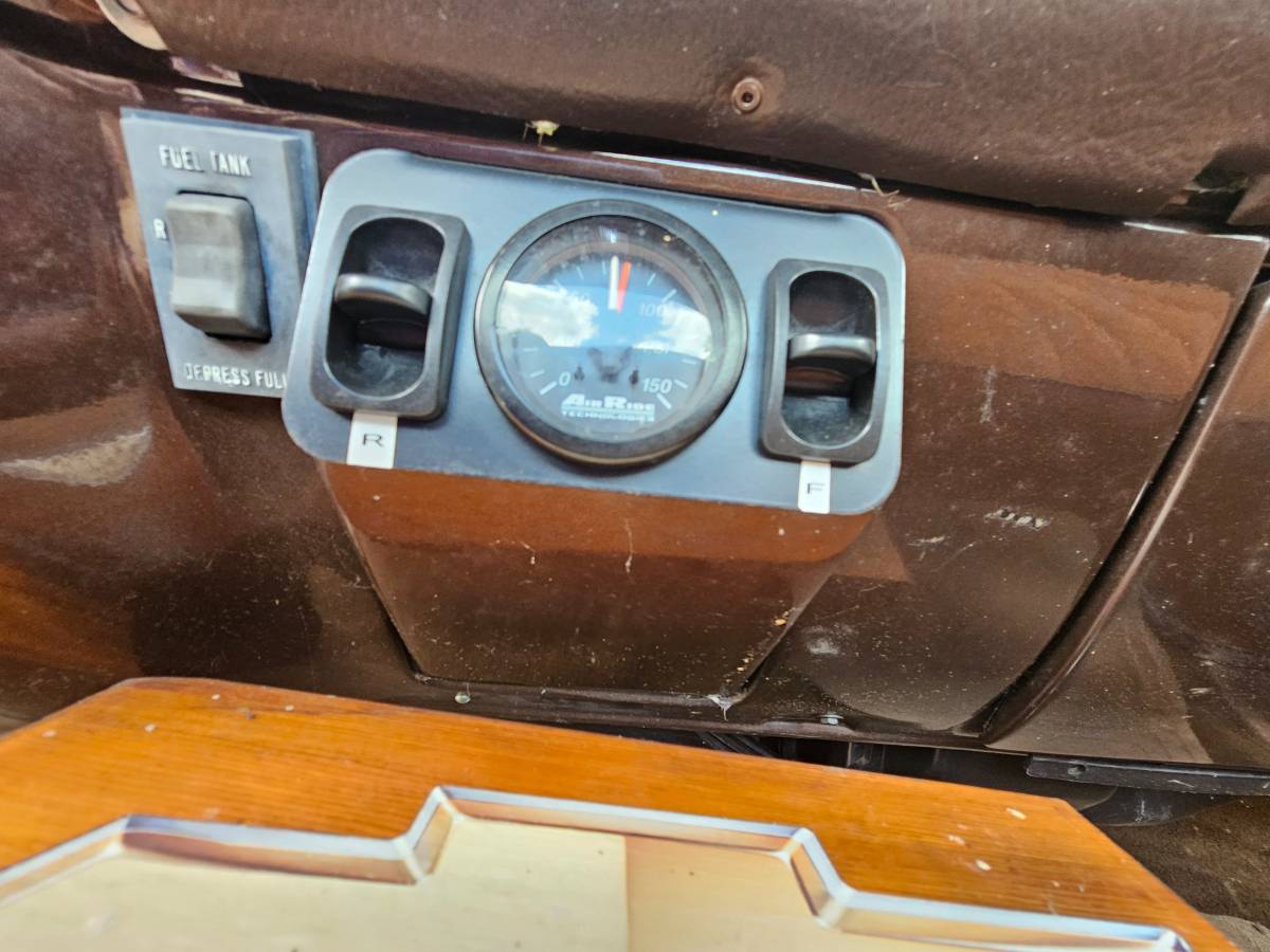 Gmc-Ck-2500-diesel-1985-brown-13