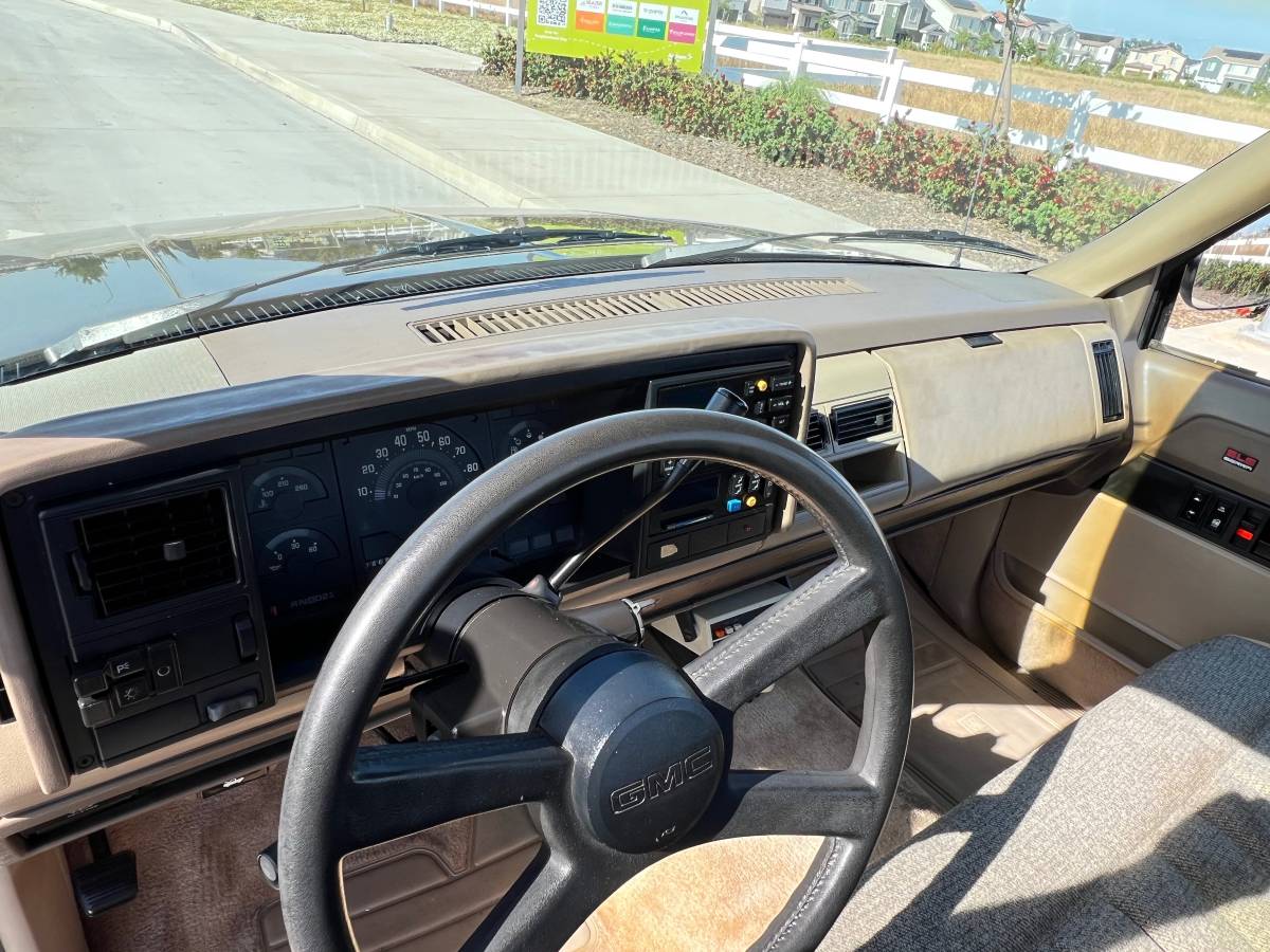 Gmc-Sierra-1500-shortbed-1988-brown-11