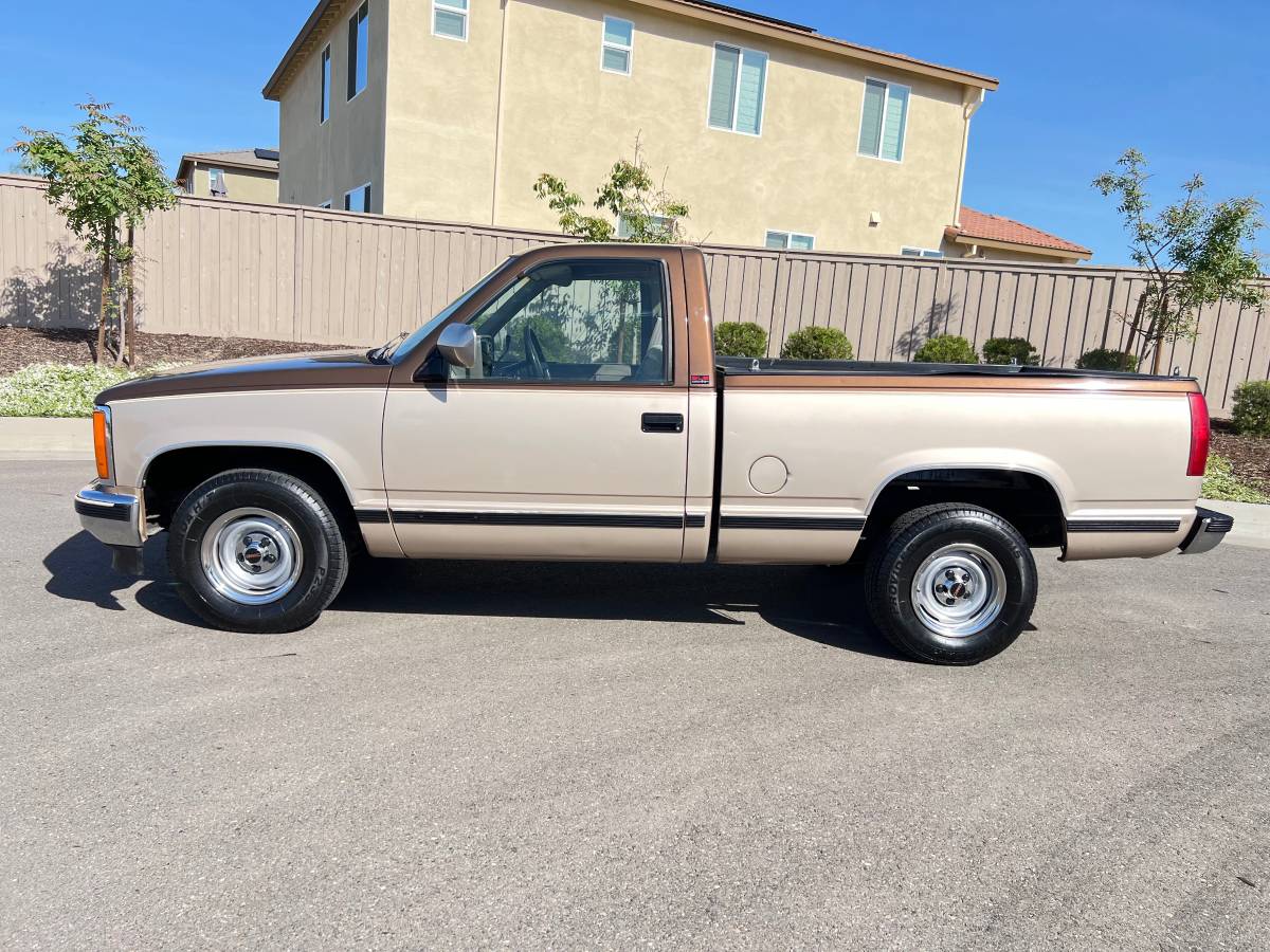 Gmc-Sierra-1500-shortbed-1988-brown-2