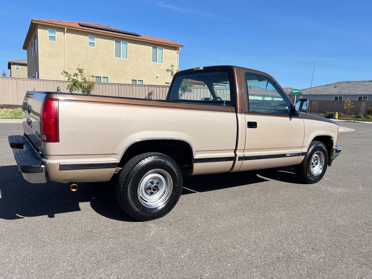 Gmc-Sierra-1500-shortbed-1988-brown-7
