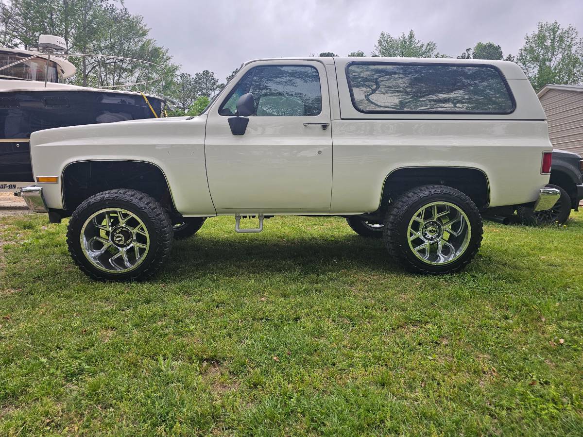 Gmc-Sierra-1988-white-1
