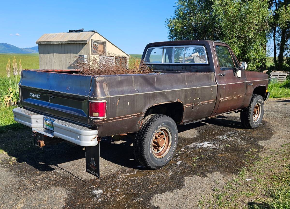 Gmc-Sierra-2500-1984-brown-2