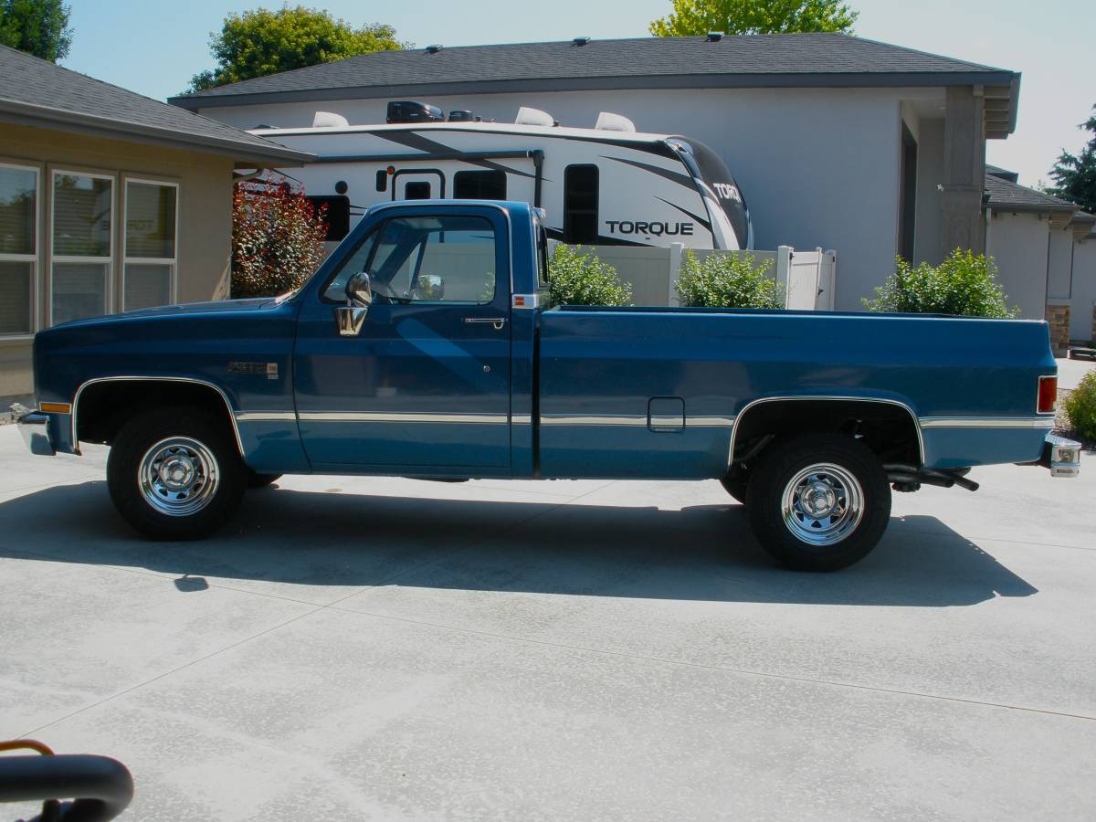 Gmc-Sierra-classic-c-1500-1981-blue-1