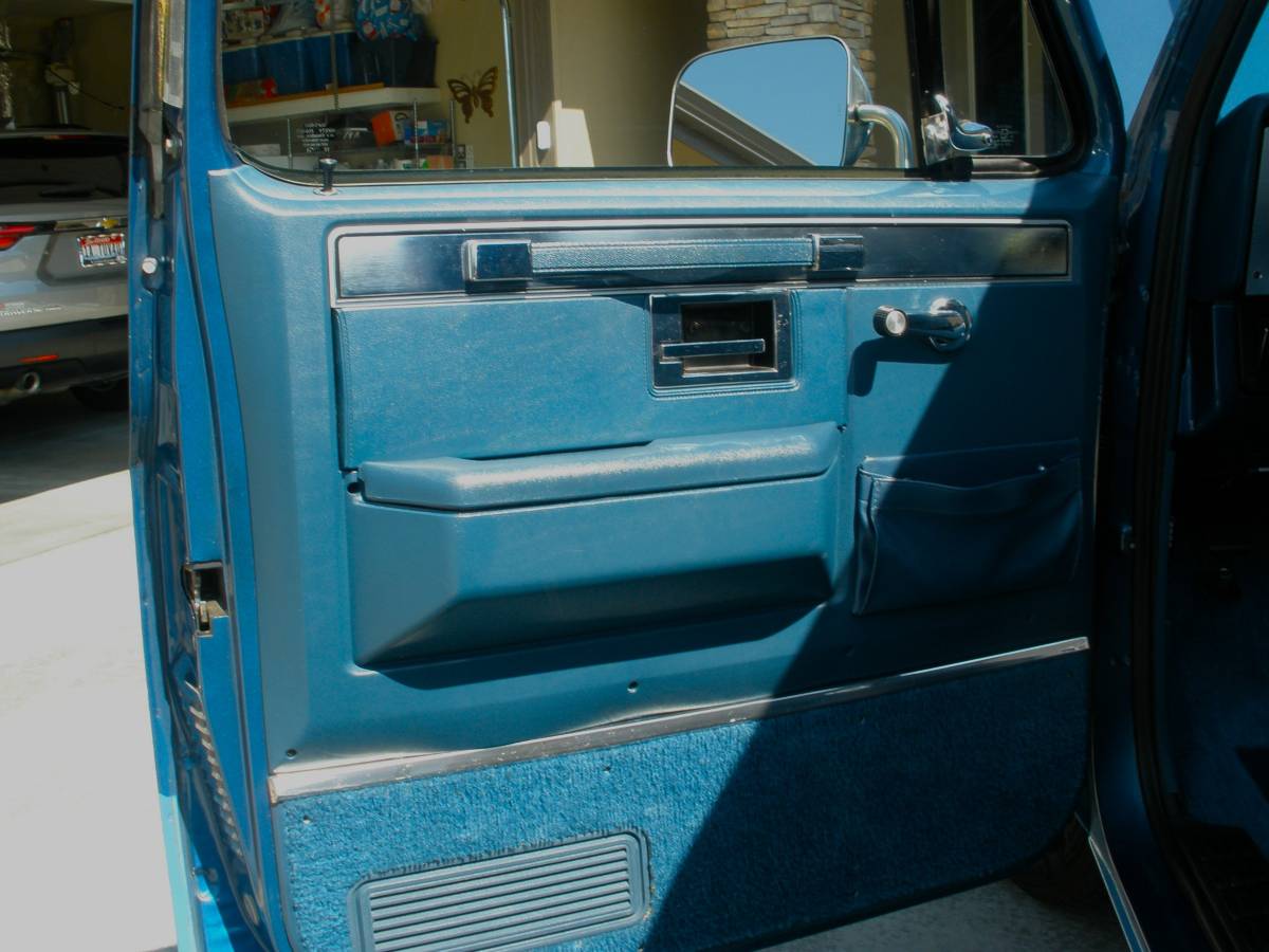 Gmc-Sierra-classic-c-1500-1981-blue-5