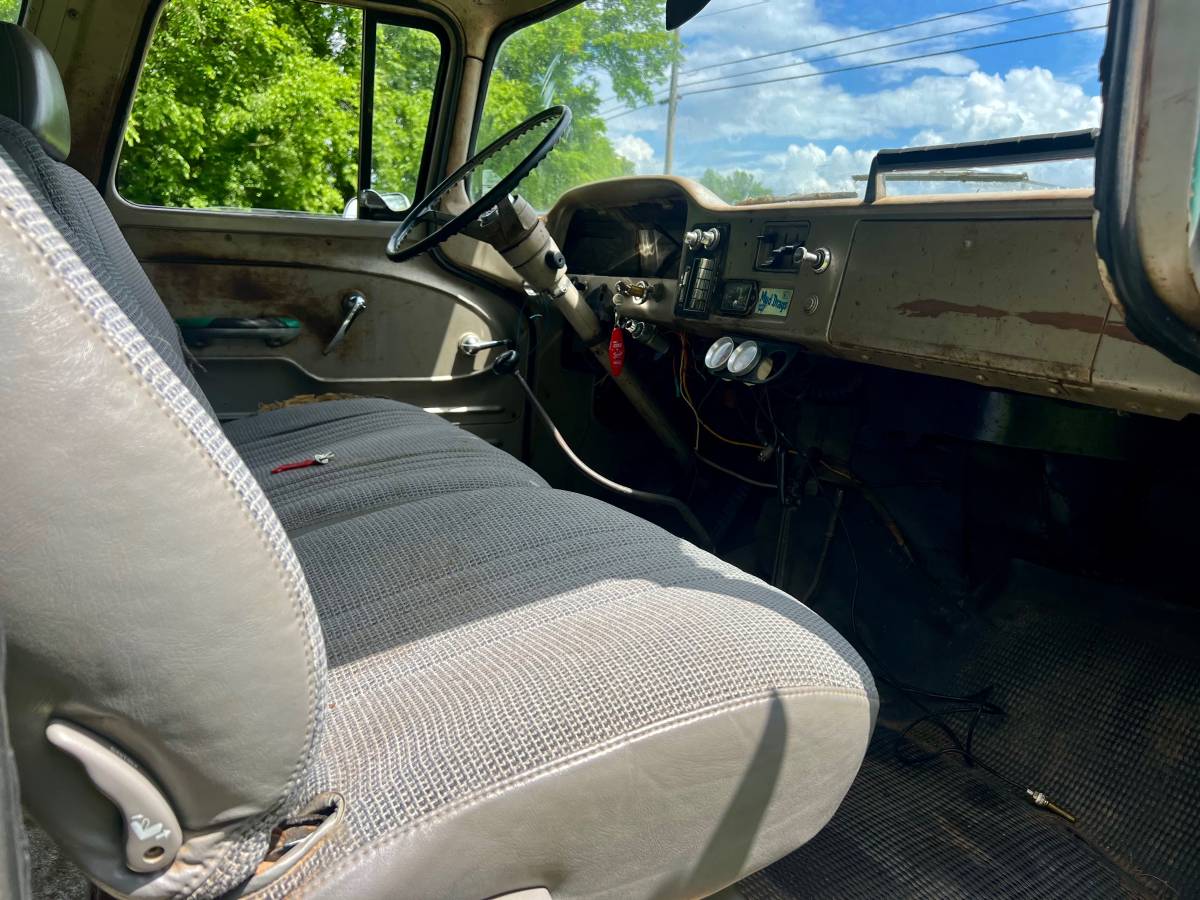 Gmc-Suburban-1963-green-16
