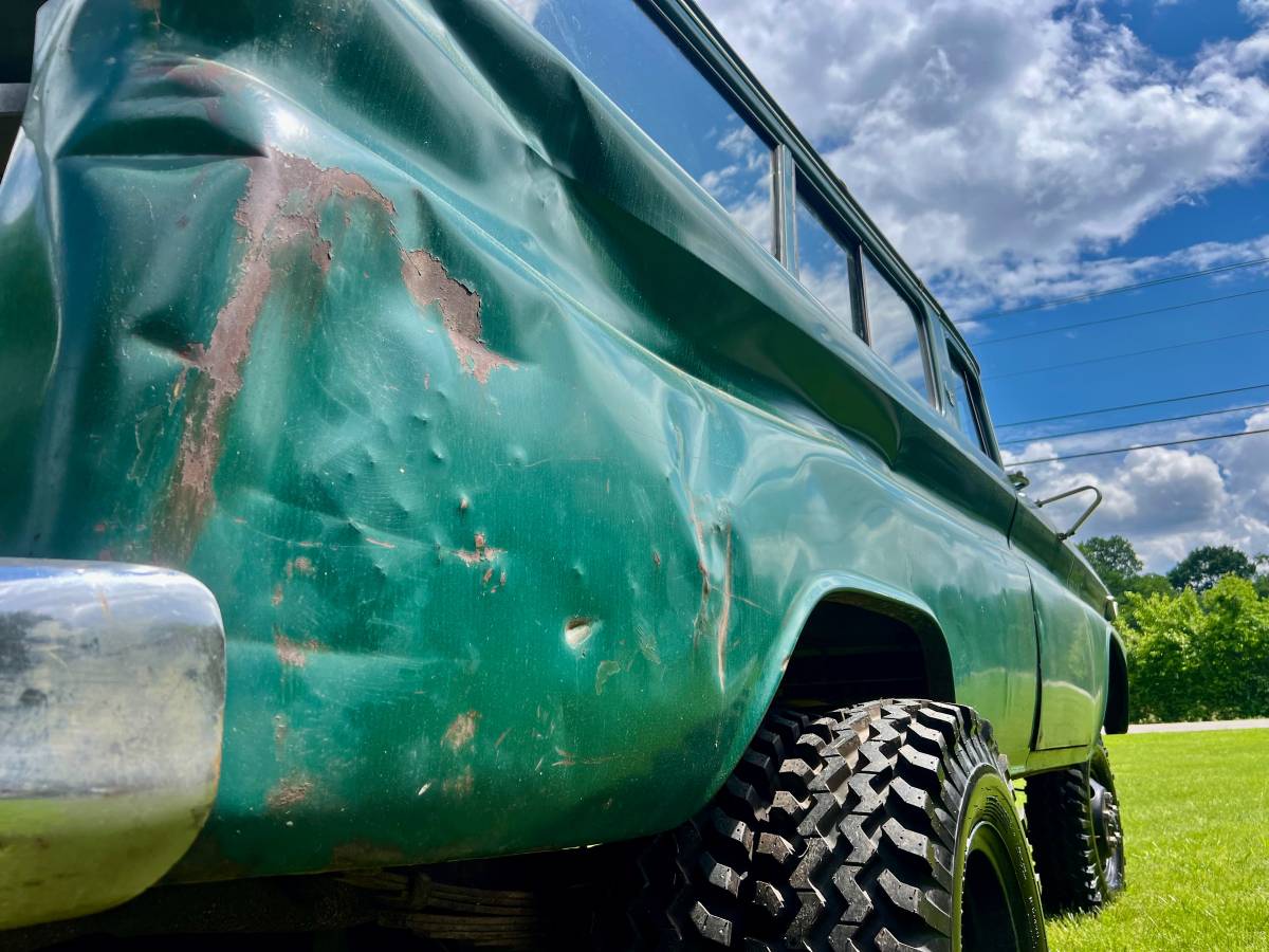 Gmc-Suburban-1963-green-17